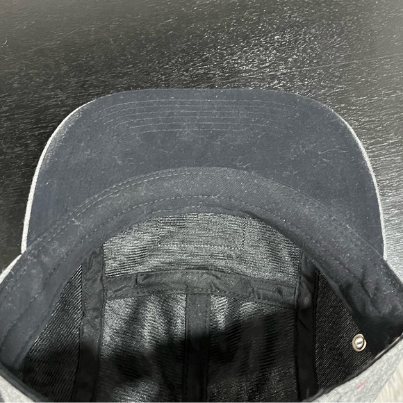 On Cloud Swiss Engineering 5 Panel Cap Running Hat - Picture 6 of 8